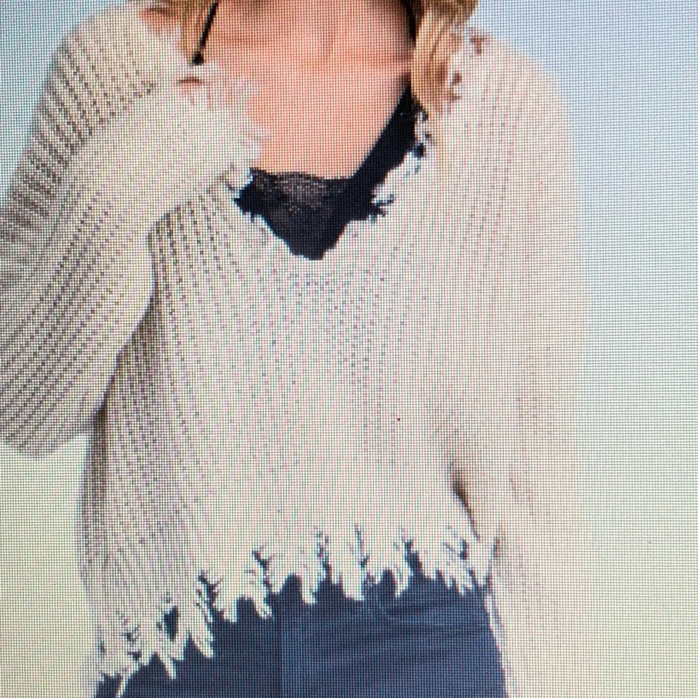 🌺Storia Fringe Sweater🌺